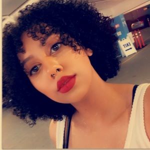 Meet your Posher, Kasandra